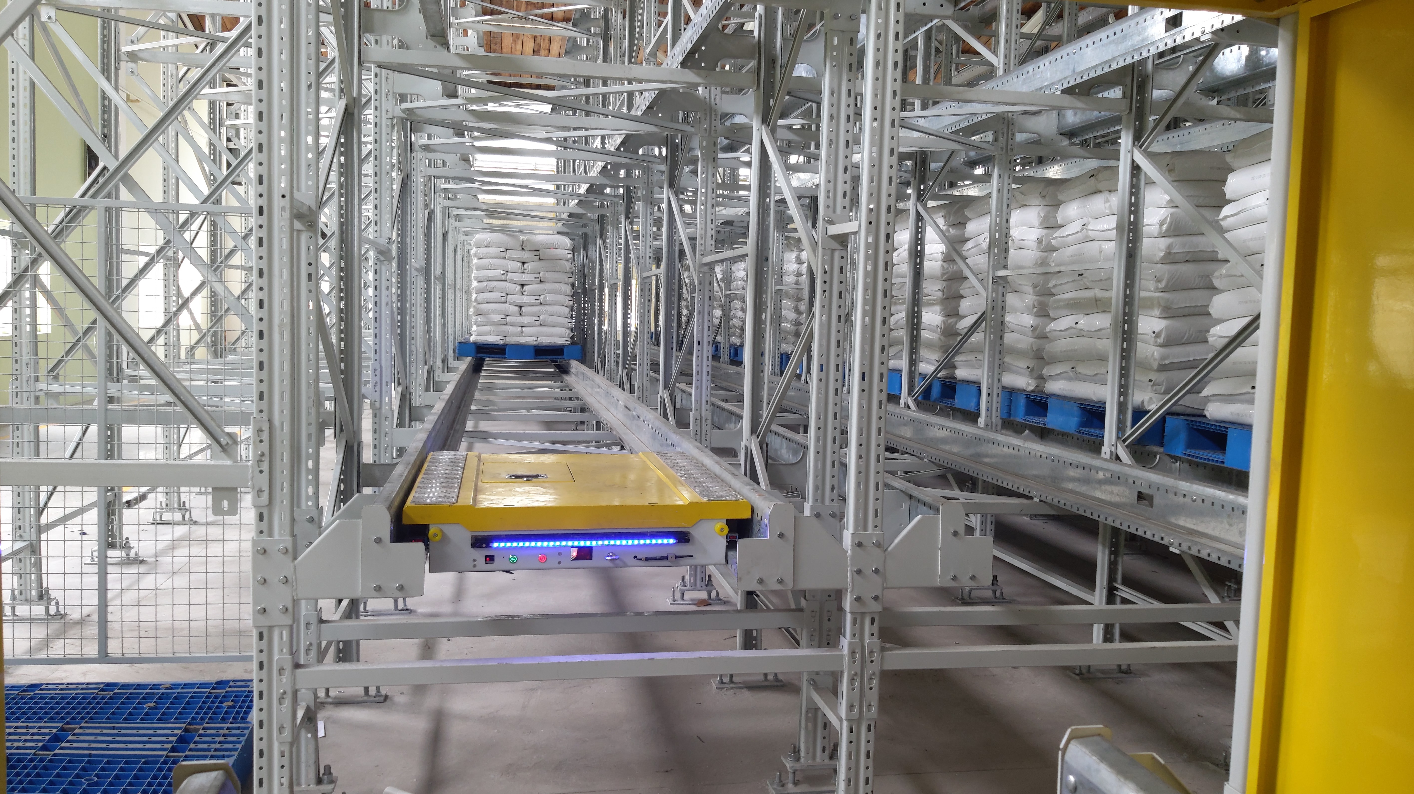 四向穿梭車如何實現 “全向移動”