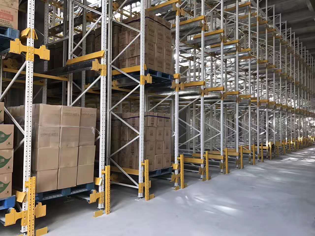 智能倉(cāng)儲(chǔ)時(shí)代，食品企業(yè)該如何選擇適配的自動(dòng)化貨架？